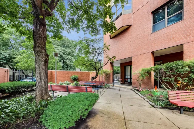 $415,000 | 901 South Plymouth Court, Unit 1606, Chicago, IL 60605