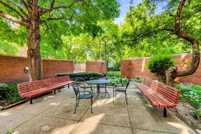 $415,000 | 901 South Plymouth Court, Unit 1606, Chicago, IL 60605