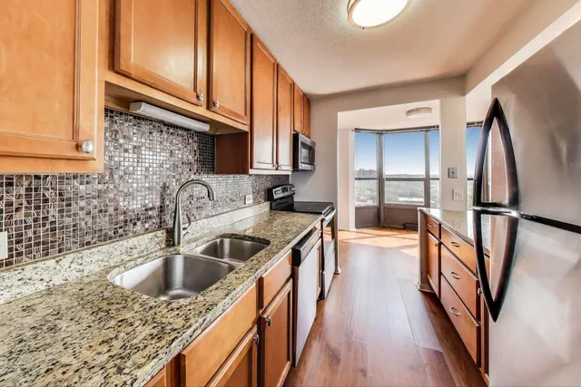 $415,000 | 901 South Plymouth Court, Unit 1606, Chicago, IL 60605