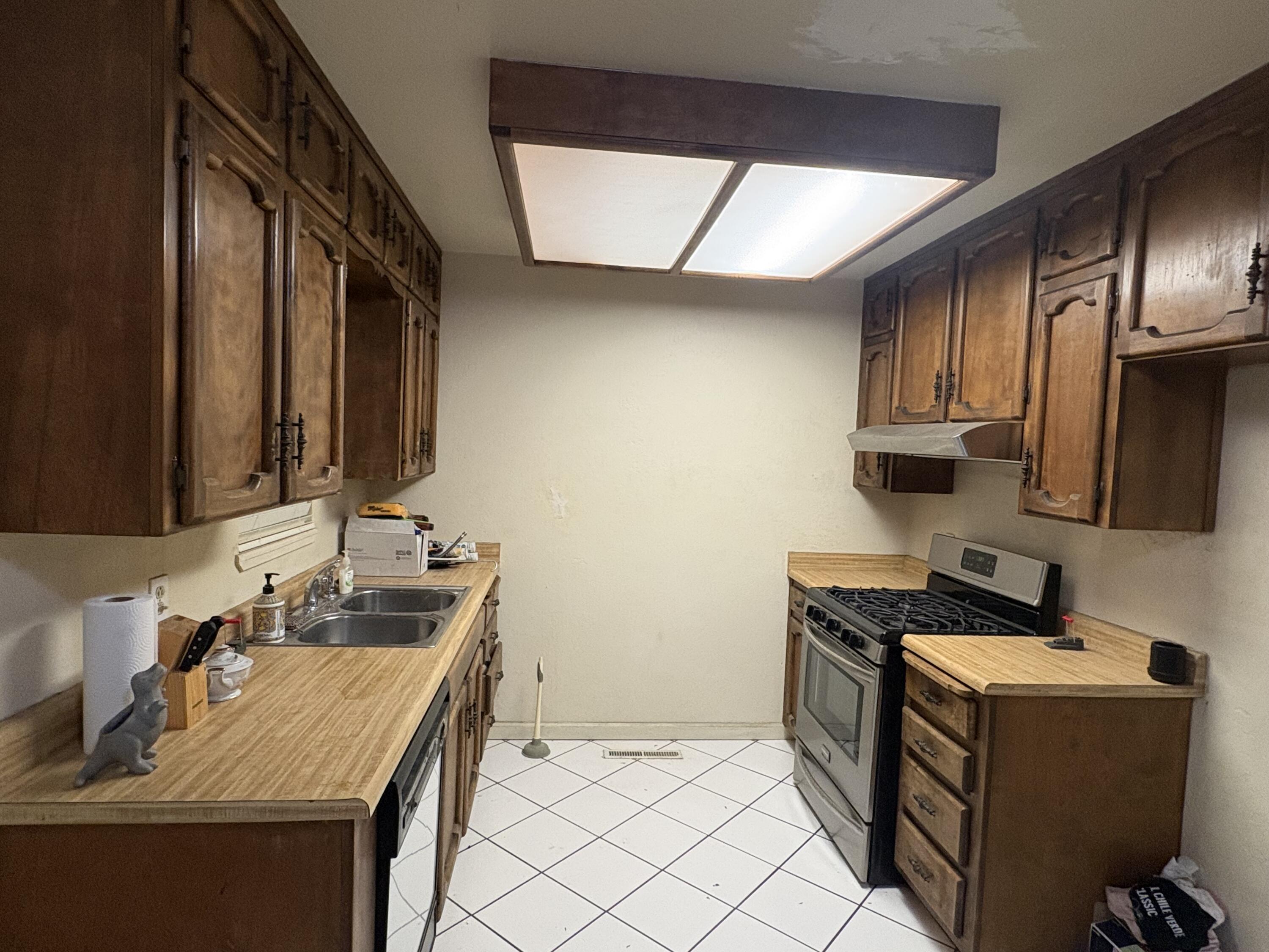 1109 West Riggin Avenue Visalia, CA 93291 - Photo 6 of 15 Kitchen
