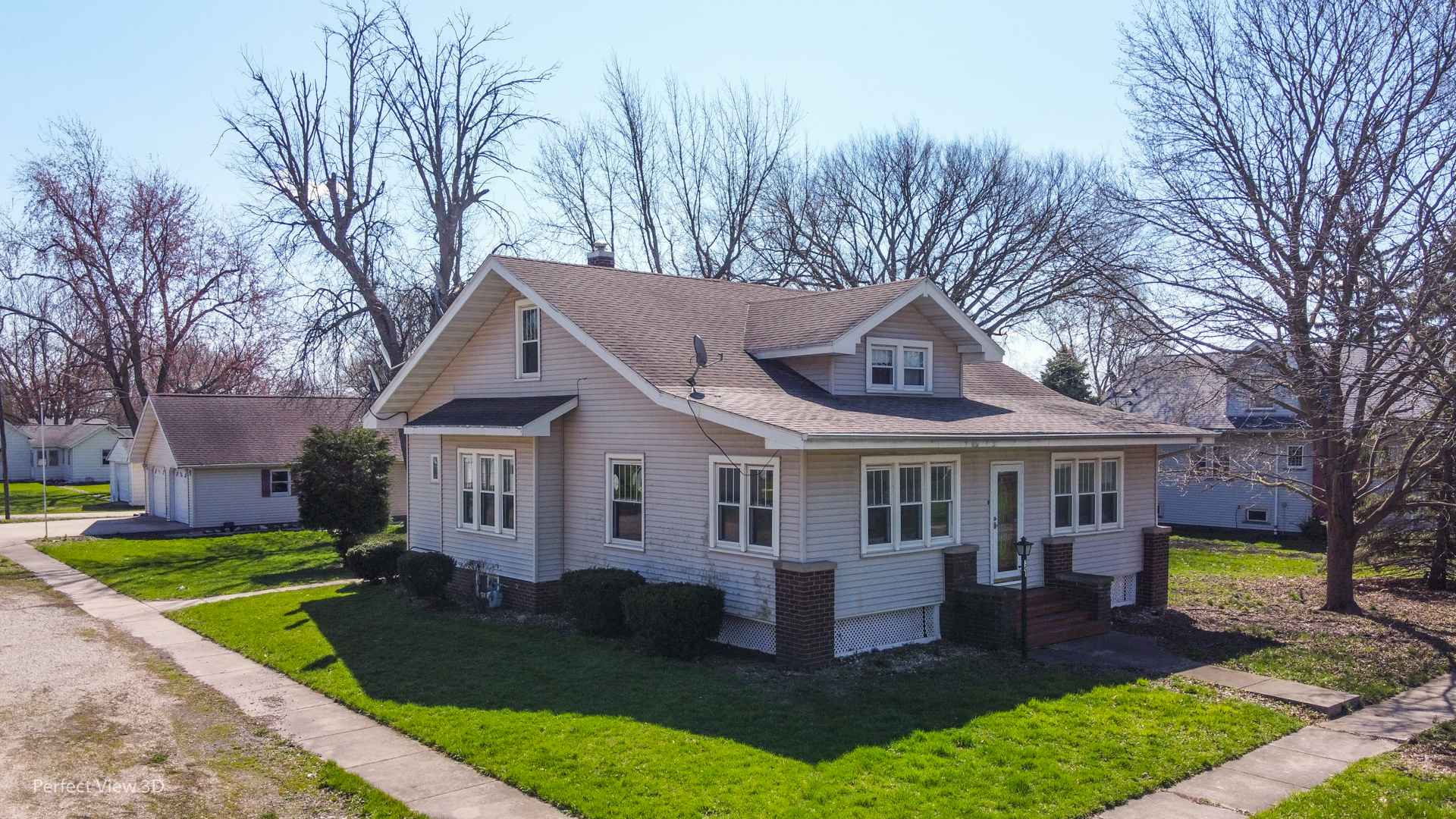 301 South Lincoln Street Ransom, IL 60470 - Photo 1 of 27 a front view of house with yard and green space