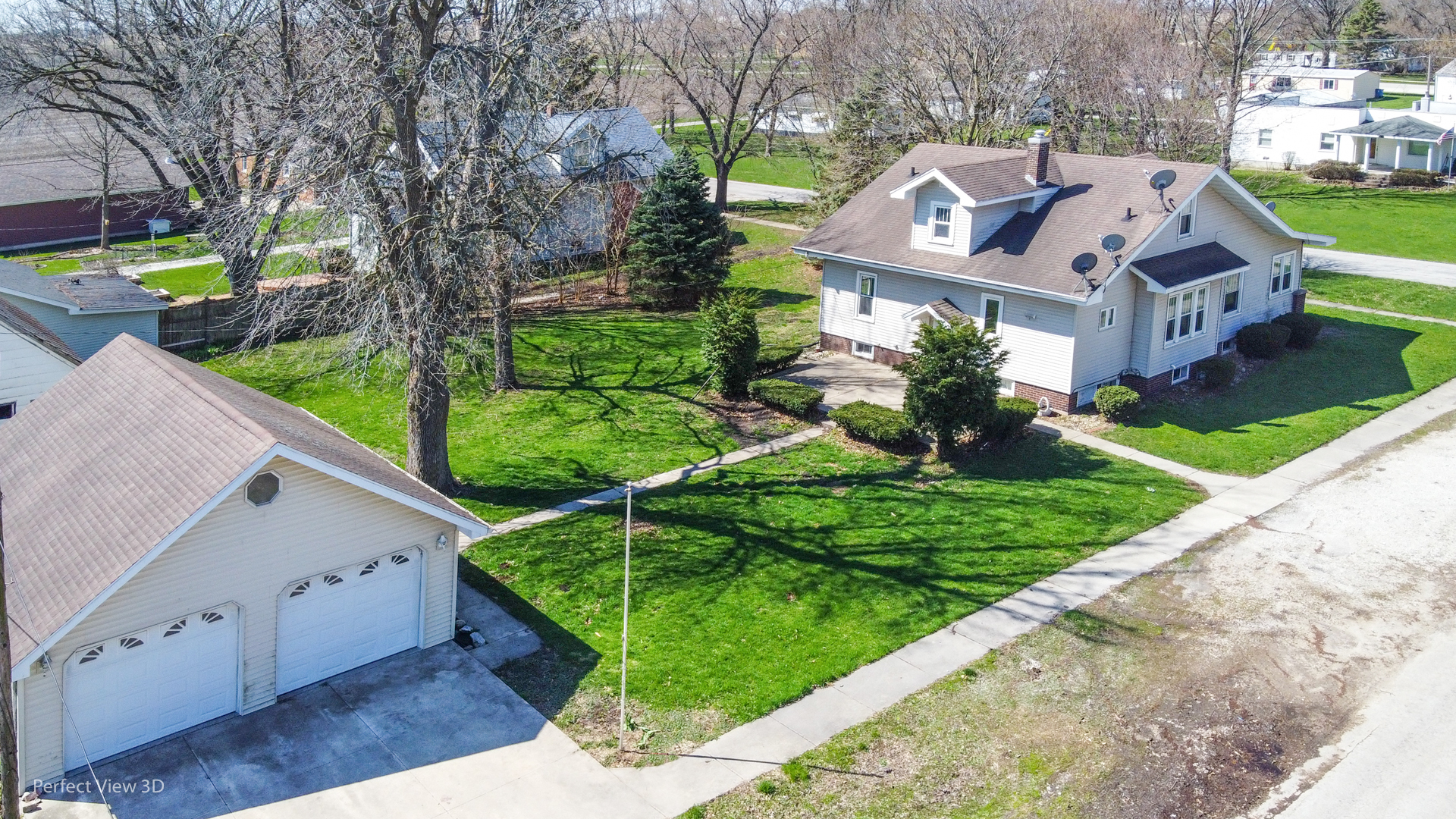 301 South Lincoln Street Ransom, IL 60470 - Photo 2 of 27 a front view of house with yard and green space