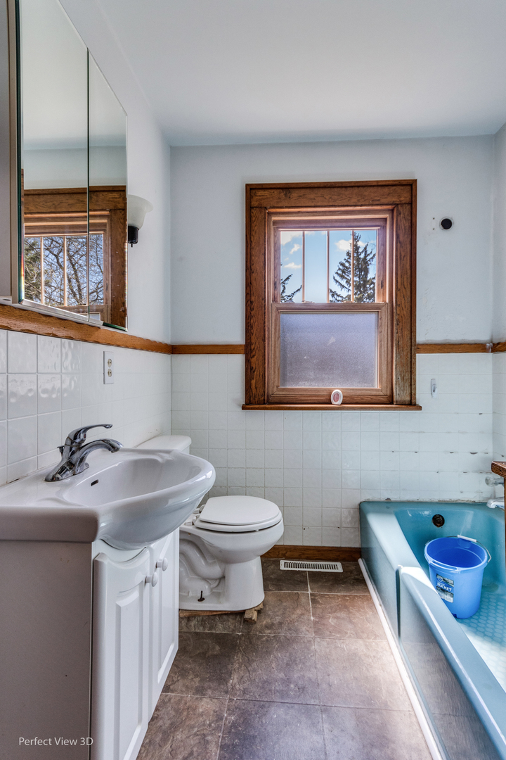 301 South Lincoln Street Ransom, IL 60470 - Photo 14 of 27 a bathroom with a sink mirror and toilet