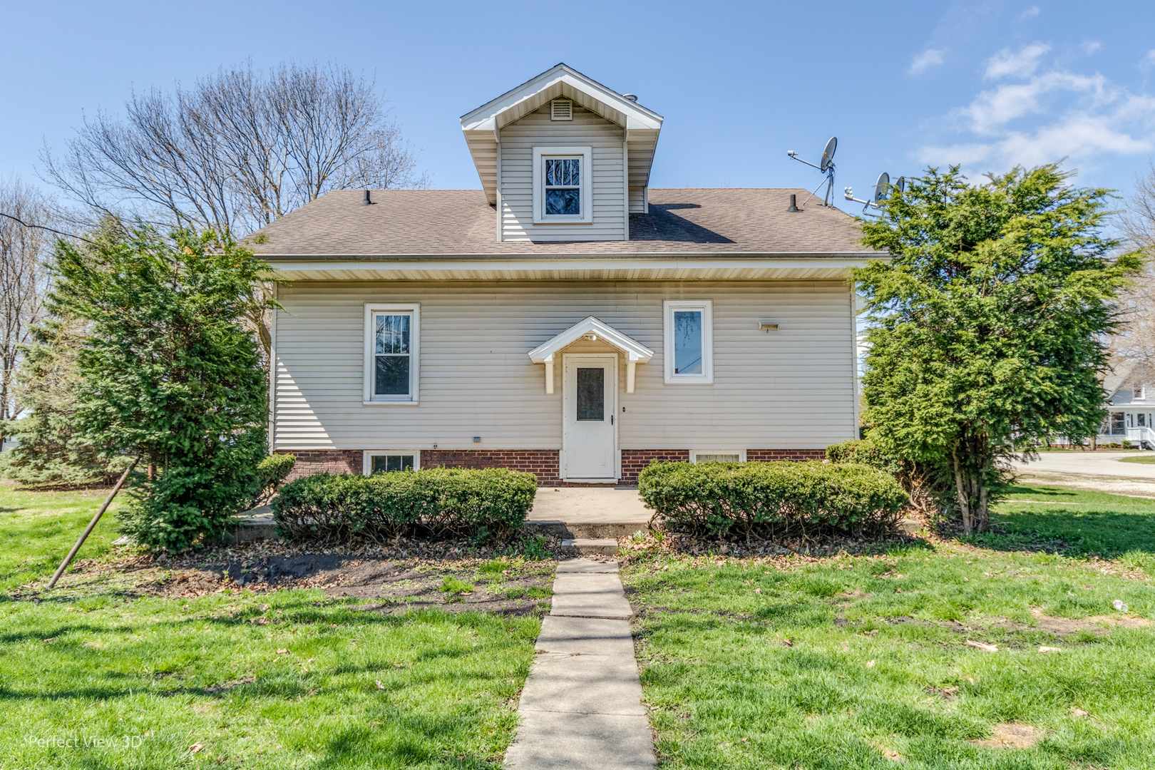 301 South Lincoln Street Ransom, IL 60470 - Photo 24 of 27 a front view of a house with garden