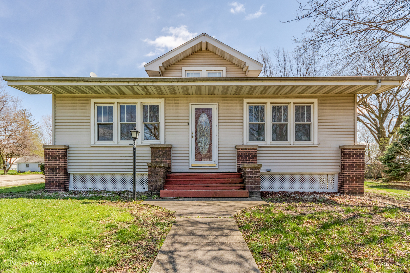 301 South Lincoln Street Ransom, IL 60470 - Photo 25 of 27 a front view of a house with garden