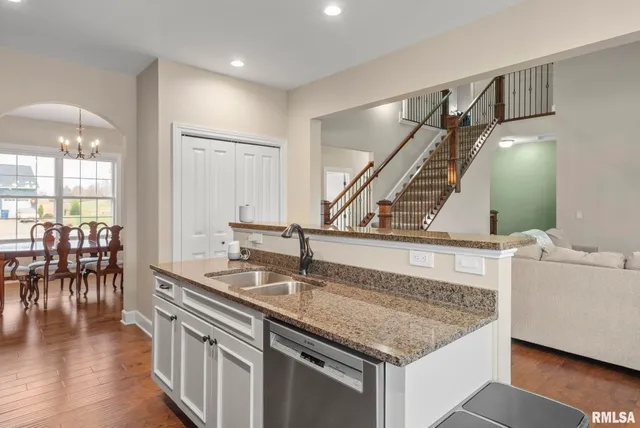 $539,900 | 27 Blackstone Circle, Le Claire, IA 52753