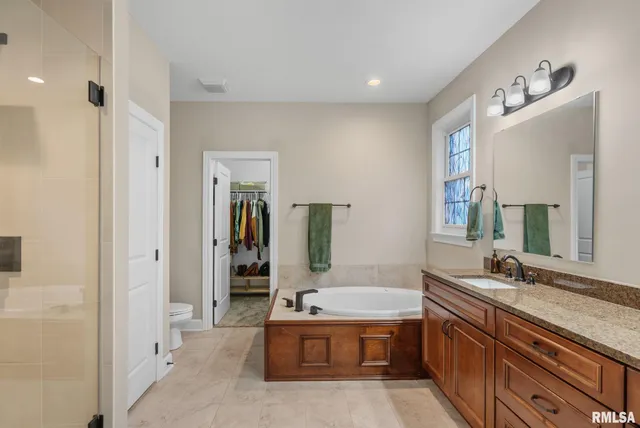 $539,900 | 27 Blackstone Circle, Le Claire, IA 52753