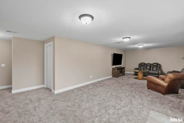 $539,900 | 27 Blackstone Circle, Le Claire, IA 52753