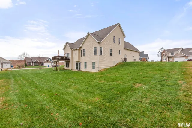 $539,900 | 27 Blackstone Circle, Le Claire, IA 52753
