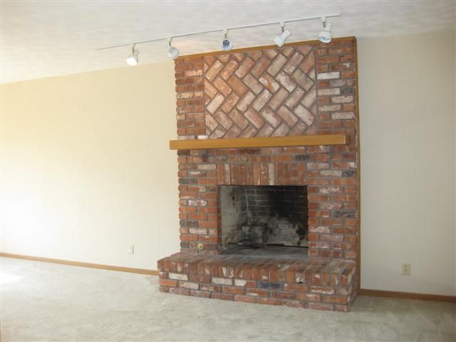 626 Highview Road East Peoria, IL 61611 - Photo 5 of 15 Gallery Image 5