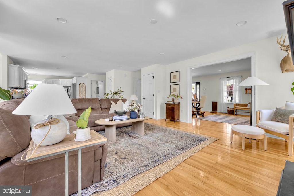 5616 Ryans Run Road East New Market, MD 21631 - Photo 15 of 57 Spacious, light-filled living area.