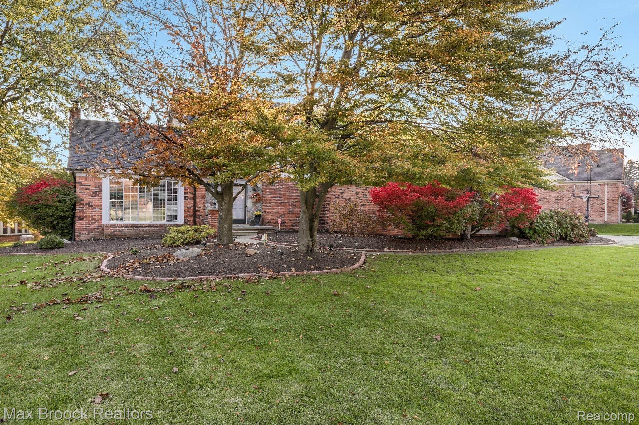 3125 Summit Ridge Drive Rochester, MI 48306 - Photo 42 of 46 8-web-or-mls-3125 Summit Ridge Rochester Hills0002.jpg