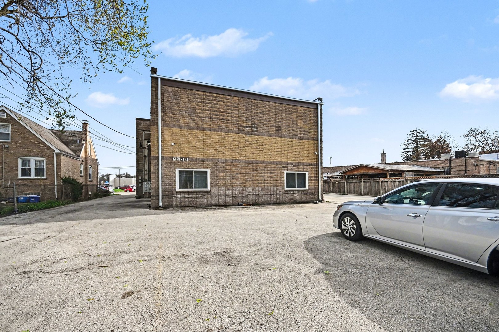 7228 39th Street, Unit 2W Lyons, IL 60534 - Photo 2 of 18