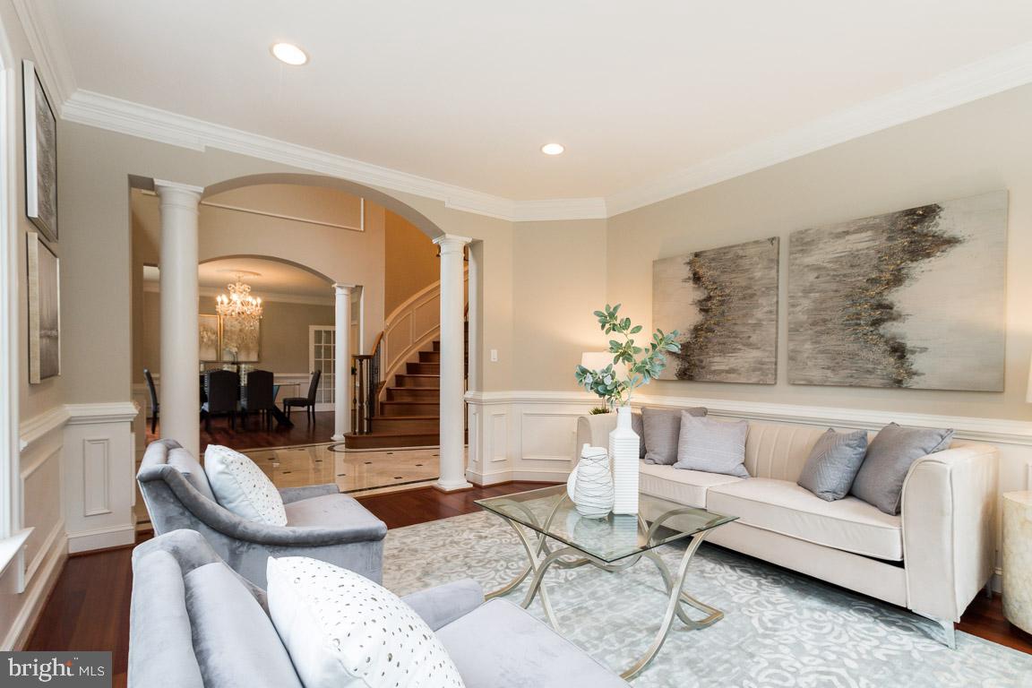 313 Adahi Road Southeast Vienna, VA 22180 - Photo 5 of 82 Gallery Image 5