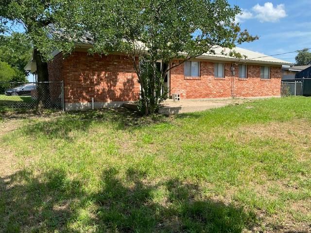 105 Oak Ridge Terrace Weatherford, TX 76086 - Photo 21 of 21 a front view of house with yard
