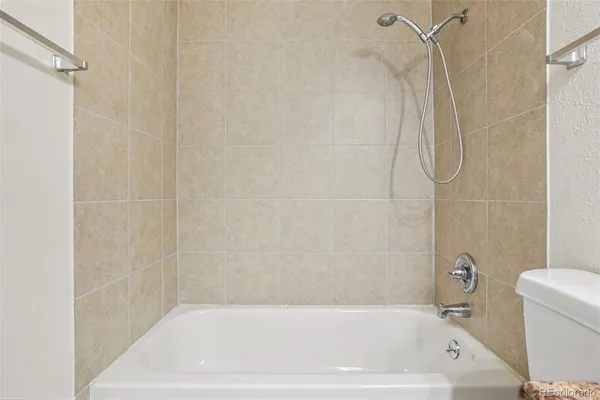 a picture of a room with a floor plan