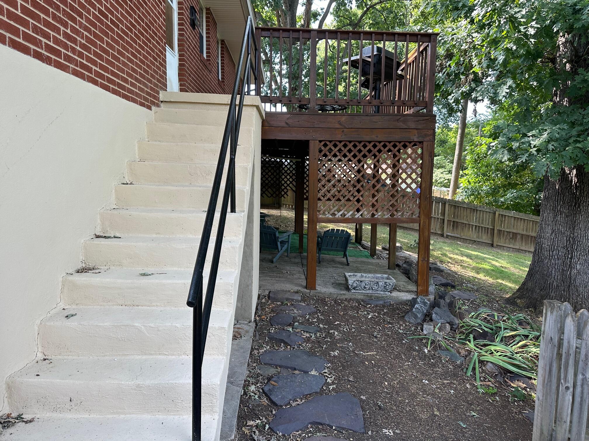 4403 Glenn Ridge Road Northwest Roanoke, VA 24017 - Photo 4 of 25 Steps to deck