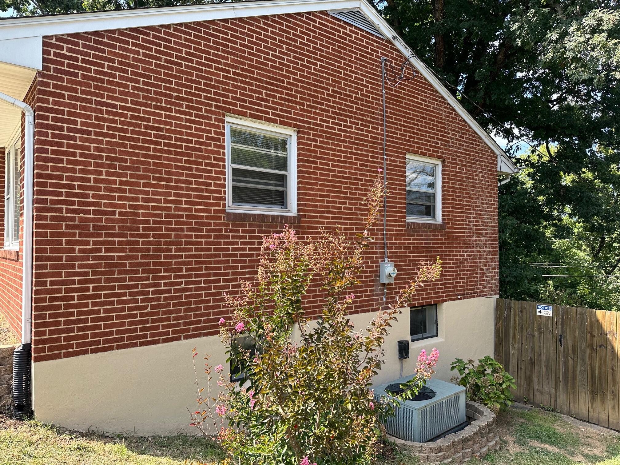 4403 Glenn Ridge Road Northwest Roanoke, VA 24017 - Photo 5 of 25 Right side