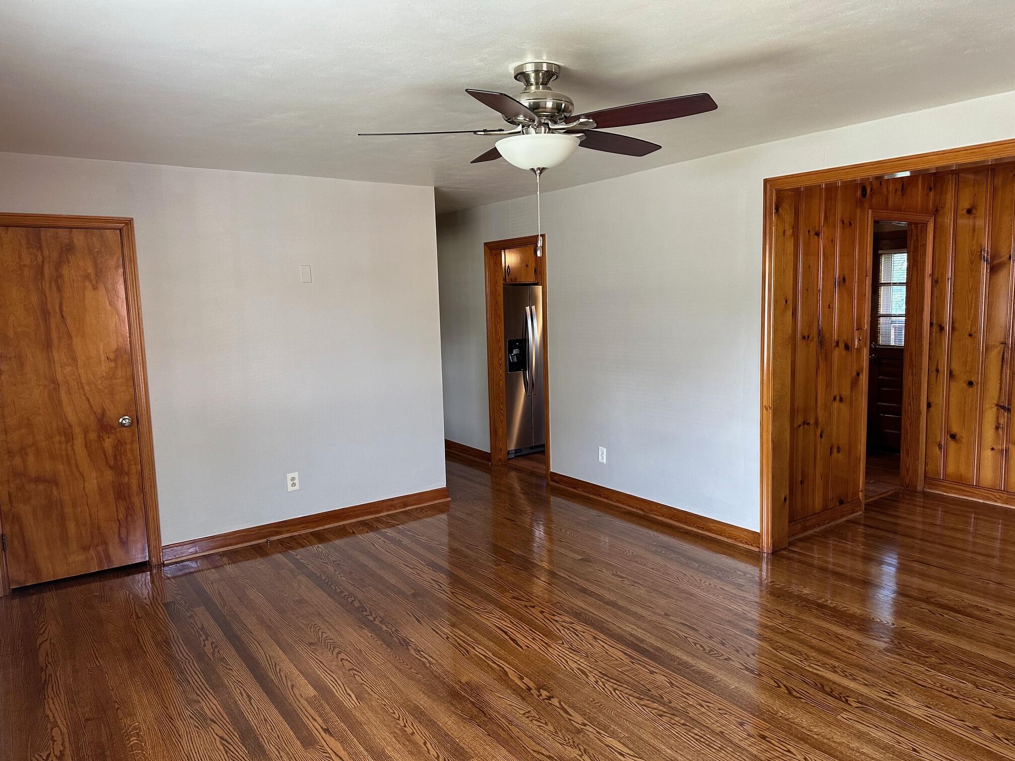 4403 Glenn Ridge Road Northwest Roanoke, VA 24017 - Photo 10 of 25 Livingromm 2