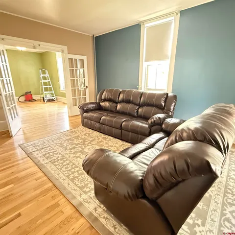 a view of a house with backyard and swimming pool