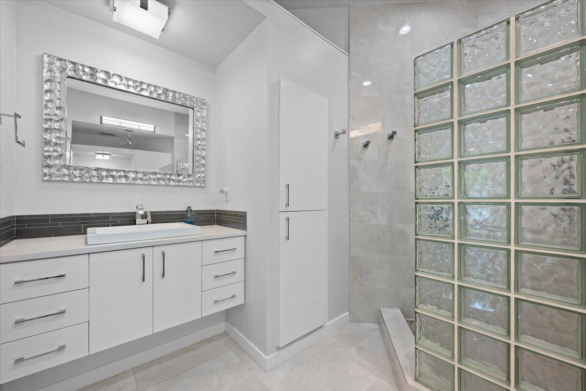 169 Hampton Circle Jupiter, FL 33458 - Photo 14 of 30 169 Hampton Circle