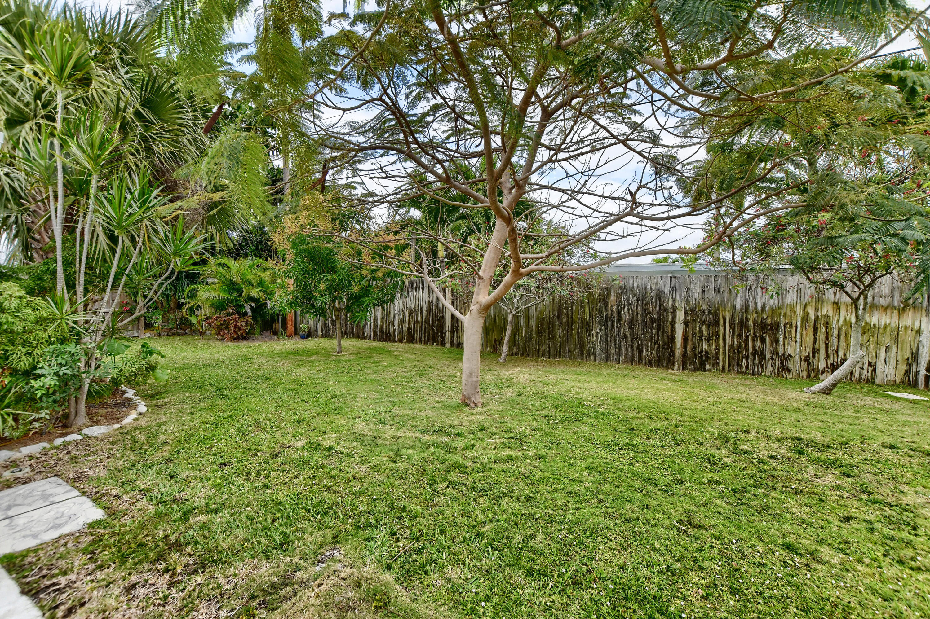 411 Northeast 23rd Way Boca Raton, FL 33431 - Photo 23 of 26 back yard