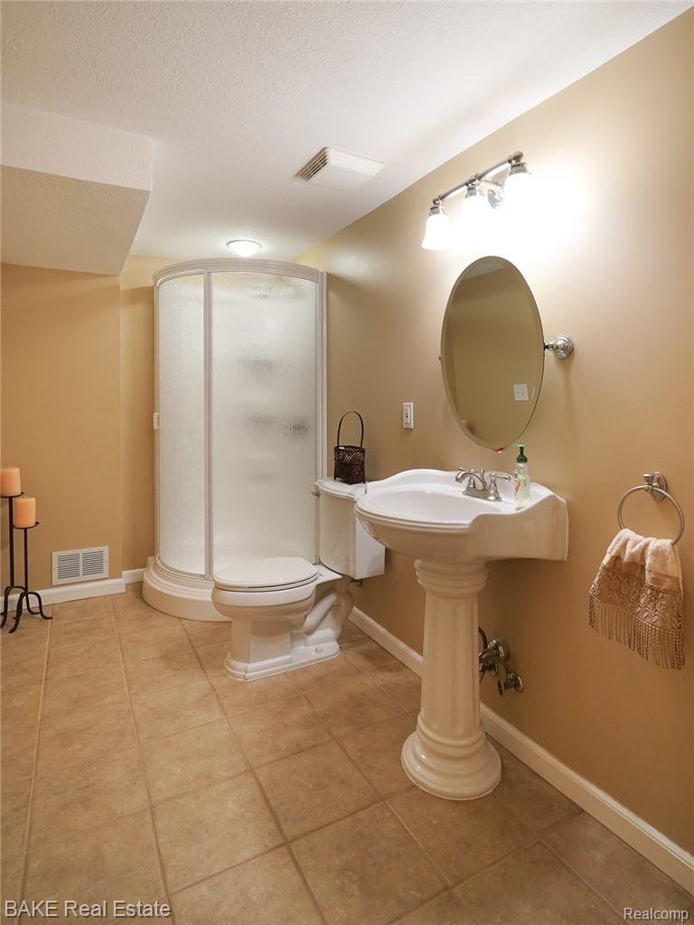48222 Inveraray Road Canton, MI 48188 - Photo 35 of 39 Lower Level Full Bath