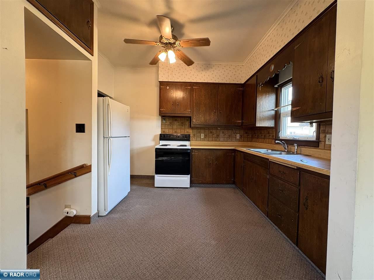429 4th Street Southwest Chisholm, MN 55719 - Photo 9 of 29