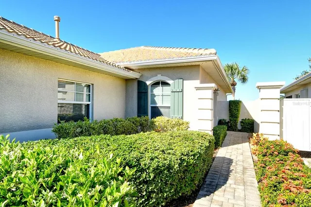 $389,900 | 462 Montelluna Drive, Unit 4, North Venice, FL 34275