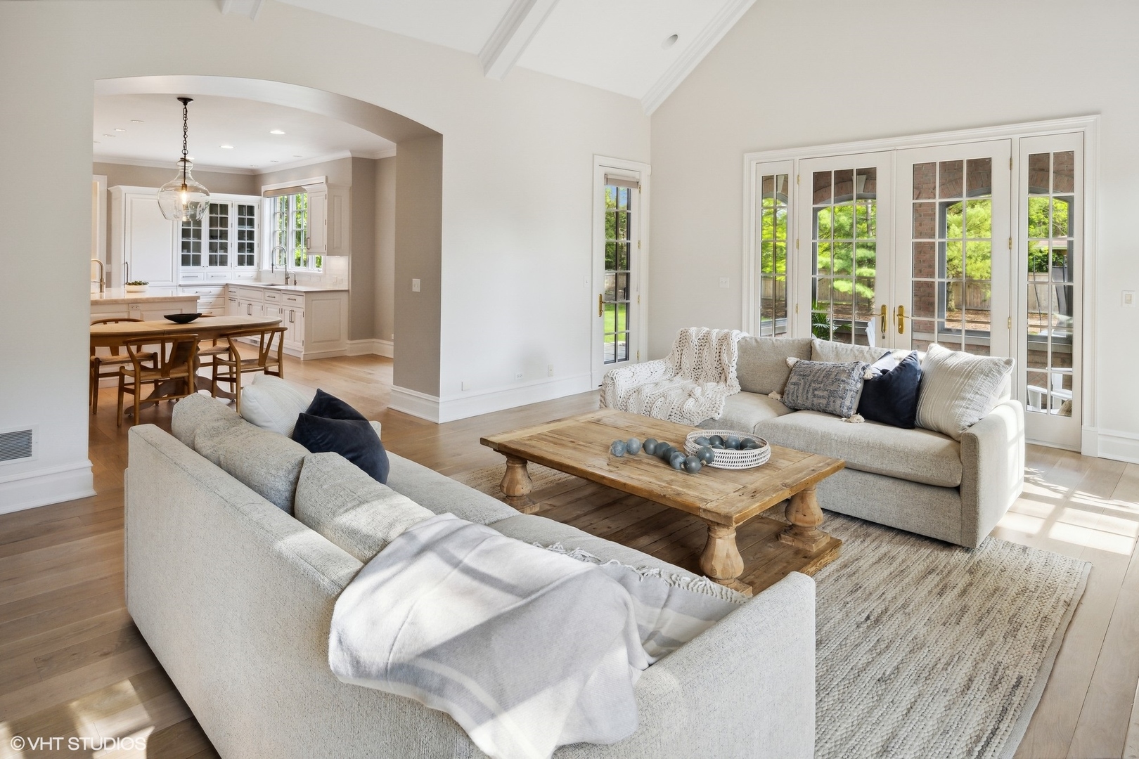 480 Wagner Road Northfield, IL 60093 - Photo 20 of 53 a living room with furniture and a large window