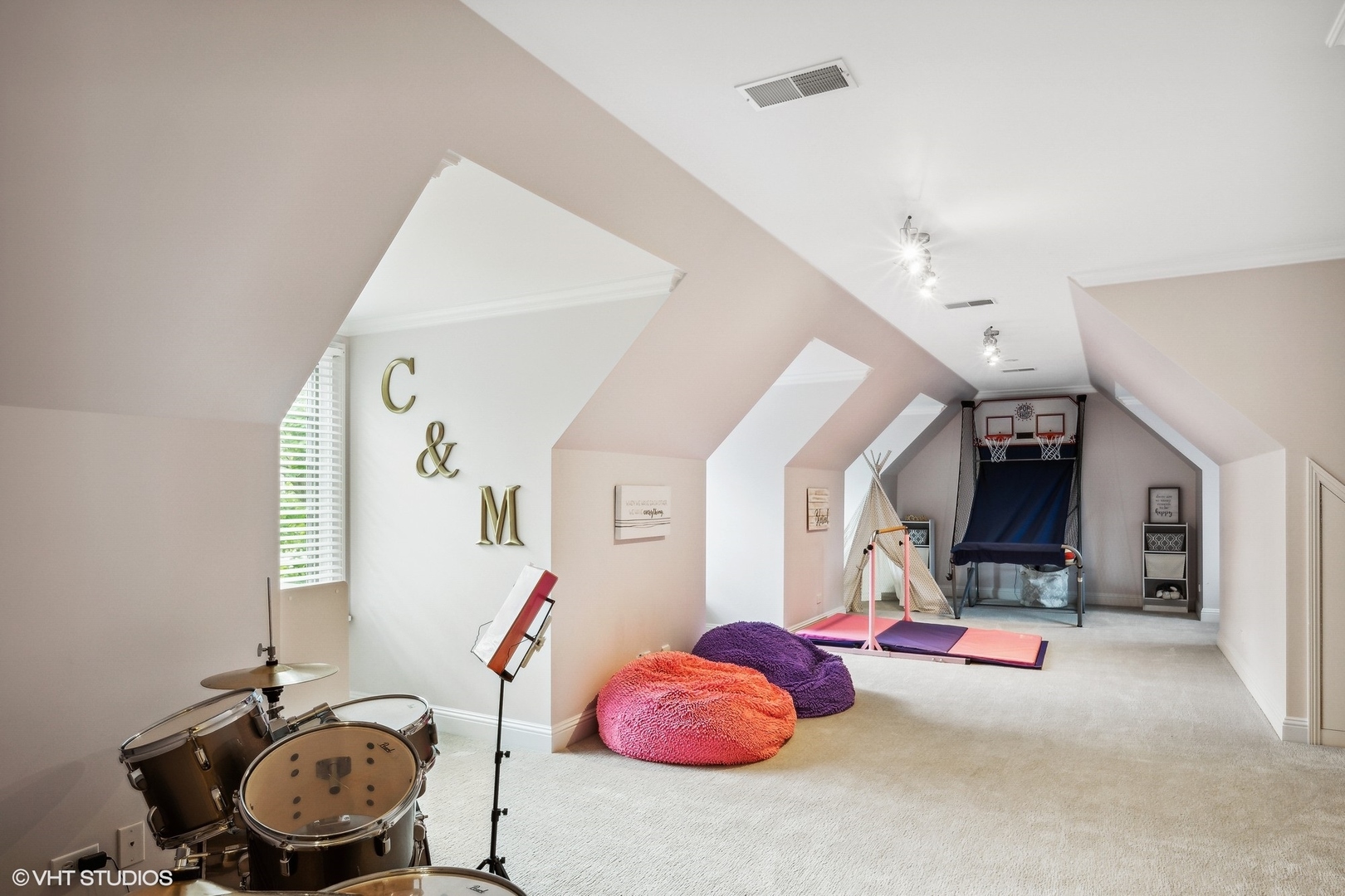 480 Wagner Road Northfield, IL 60093 - Photo 36 of 53 a room with gym equipment