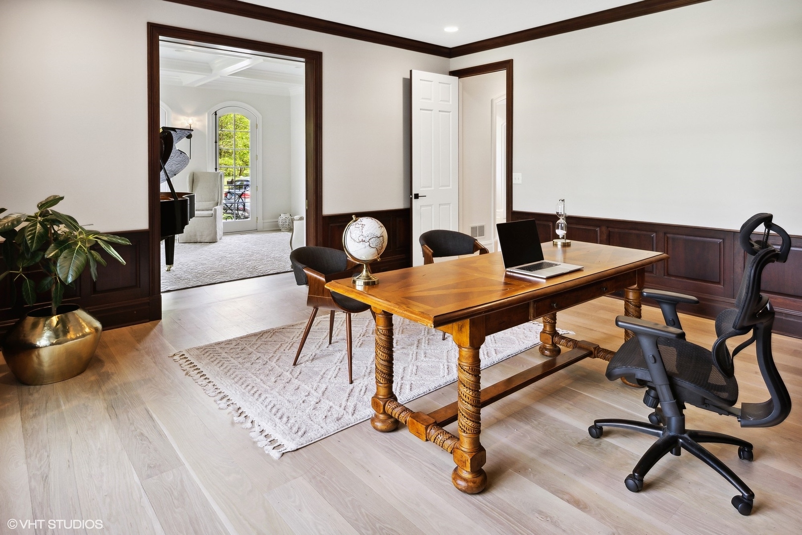 480 Wagner Road Northfield, IL 60093 - Photo 9 of 53 a view of a workspace with furniture and a potted plant