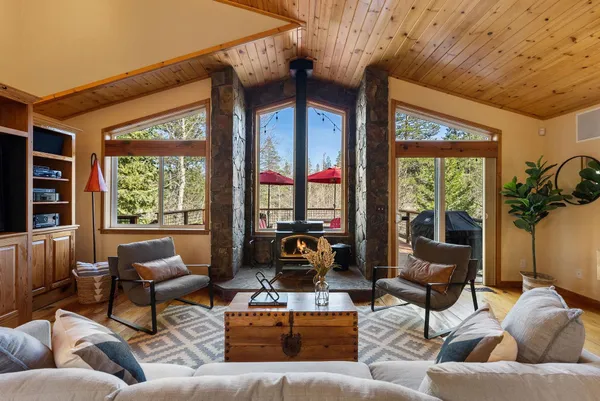 $1,895,000 | 12987 Hillside Drive, Truckee, CA 96161