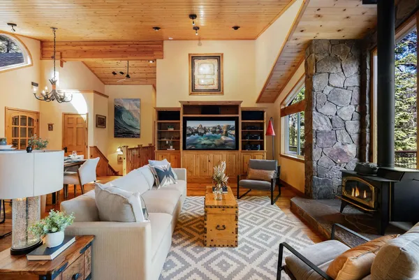 $1,895,000 | 12987 Hillside Drive, Truckee, CA 96161