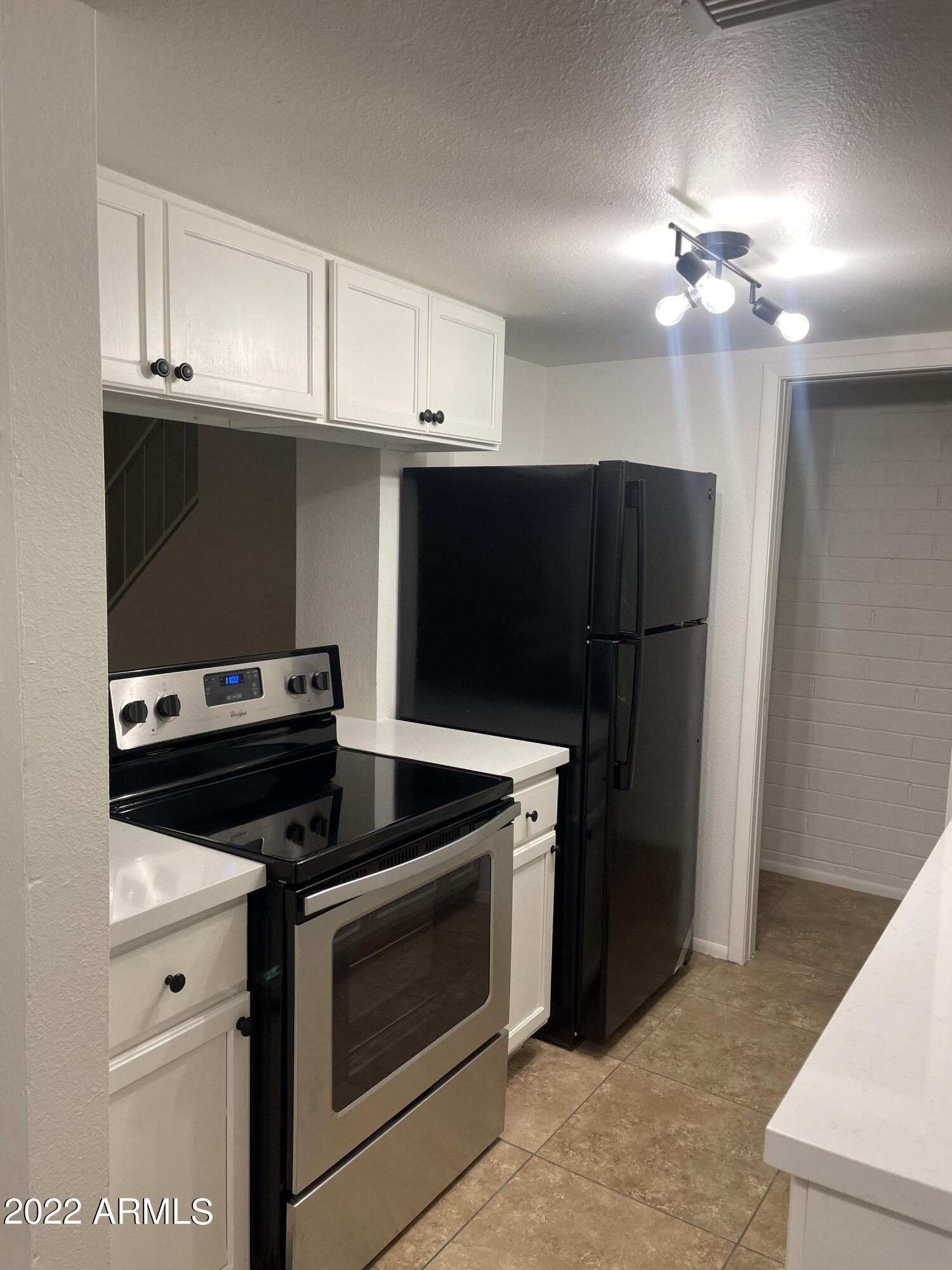 4027 West Wonderview Road Phoenix, AZ 85019 - Photo 2 of 11 Kitchen