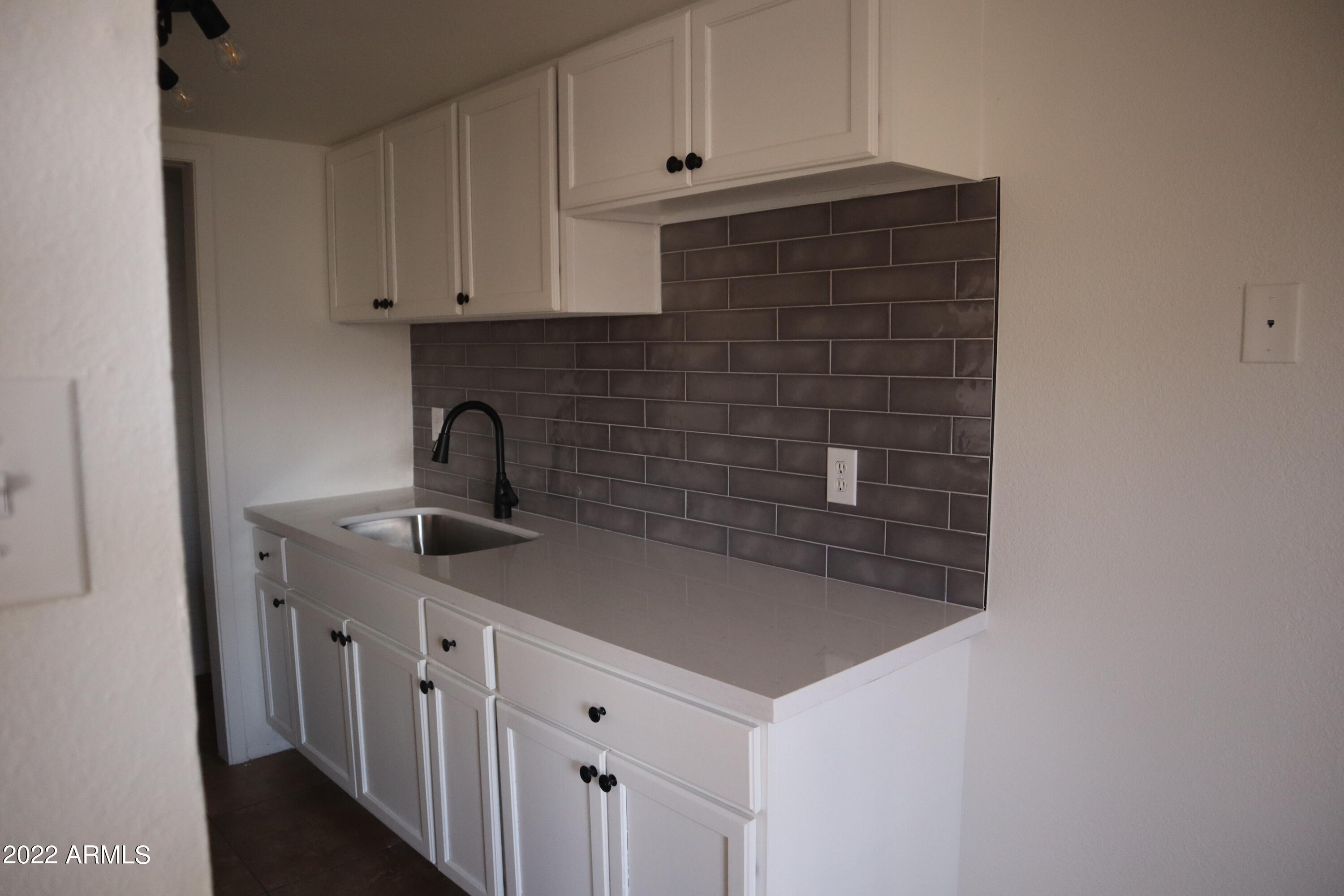 4027 West Wonderview Road Phoenix, AZ 85019 - Photo 7 of 11 IMG_0467