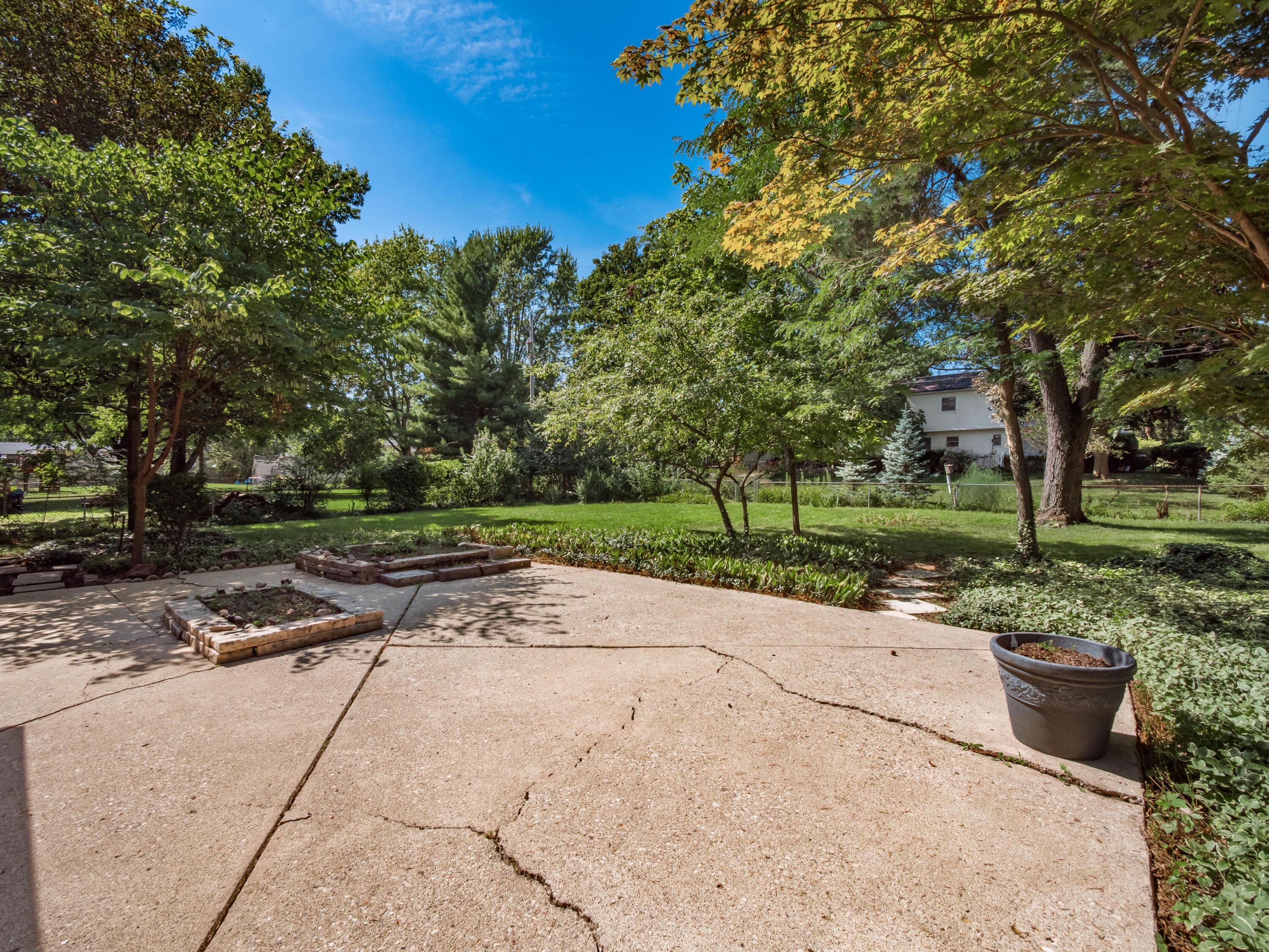 3668 Ridgewood Drive Hilliard, OH 43026 - Photo 34 of 44 031 Patio and yard