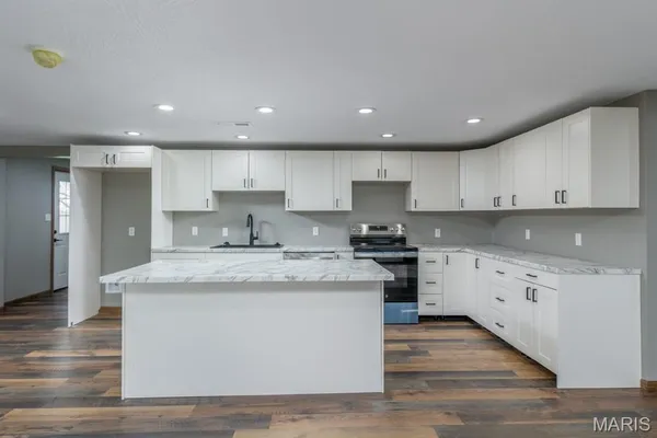 $659,900 | 24110 Evanston Road, Lebanon, MO 65536