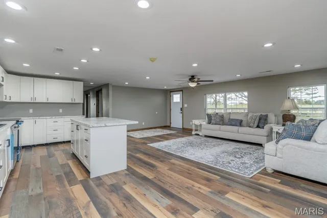 $659,900 | 24110 Evanston Road, Lebanon, MO 65536