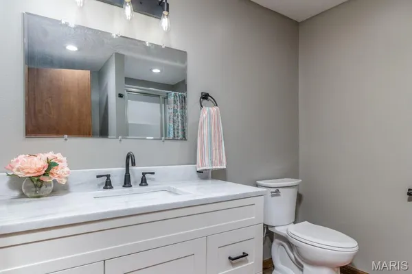 $659,900 | 24110 Evanston Road, Lebanon, MO 65536