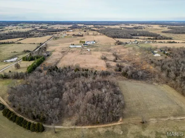$659,900 | 24110 Evanston Road, Lebanon, MO 65536