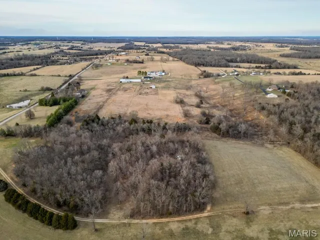 $659,900 | 24110 Evanston Road, Lebanon, MO 65536