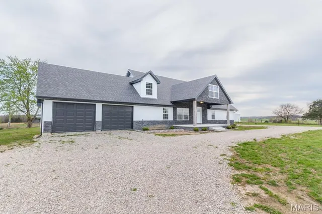 $659,900 | 24110 Evanston Road, Lebanon, MO 65536