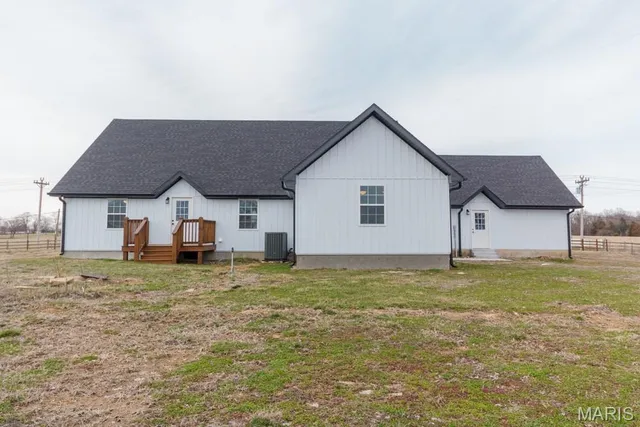 $659,900 | 24110 Evanston Road, Lebanon, MO 65536