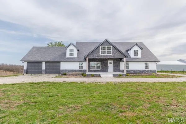 $659,900 | 24110 Evanston Road, Lebanon, MO 65536