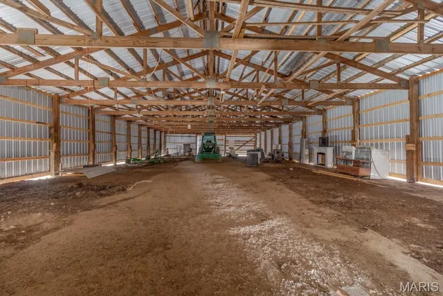 $659,900 | 24110 Evanston Road, Lebanon, MO 65536