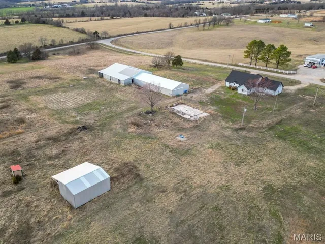 $659,900 | 24110 Evanston Road, Lebanon, MO 65536