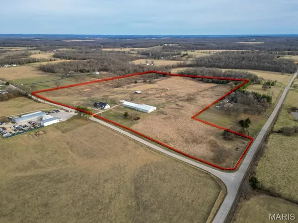 $659,900 | 24110 Evanston Road, Lebanon, MO 65536