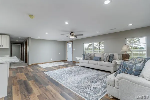 $659,900 | 24110 Evanston Road, Lebanon, MO 65536