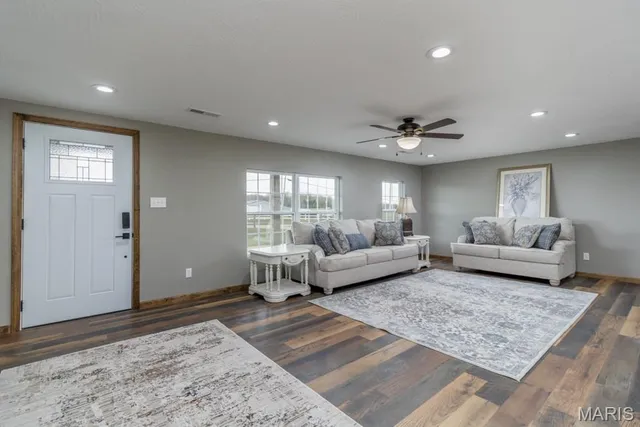 $659,900 | 24110 Evanston Road, Lebanon, MO 65536